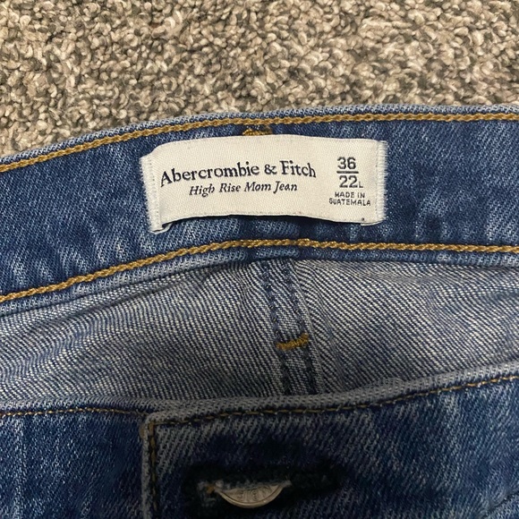 Abercrombie & Fitch Ultra High Rise Ankle Straight Jean - Picture 3 of 5